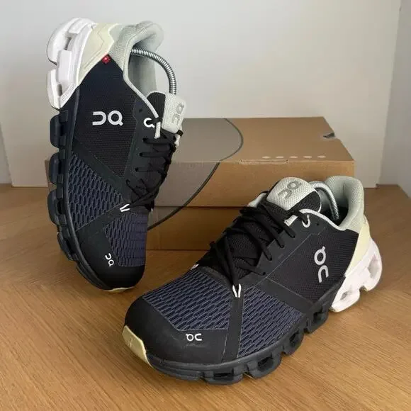 On Cloud Cloudflyer Black/Mint Green Women Running Sneakers- SZ 9 - Picture 1 of 13